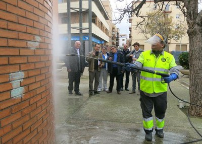 La campanya de neteja integral "Fem dissabte al teu barri” acaba la seva actuació a Magraners