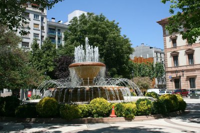 La Paeria finalitza la millora de la font de la plaça de la Pau