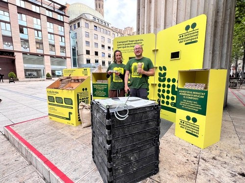 Imatge de la notícia La Paeria i l’Agència de Residus animen a reduir la brossa orgànica amb un estand informatiu de compostatge
