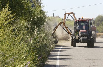 La Paeria inicia treballs de desbrossament en 26 quilòmetres de vorals de diferents camins de l'Horta de Lleida