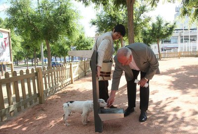 La Paeria obre l'àrea d'esbarjo per a gossos de la plaça Maria Mercè Marçal de Cappont