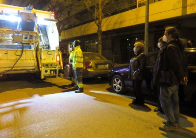 La Paeria treballa amb Bombers la seguretat dels contenidors comunitaris de paper i cartró