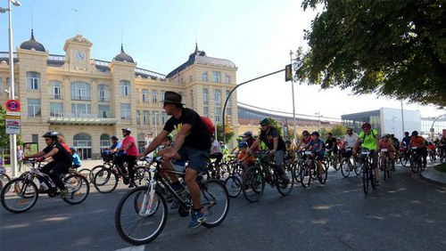 Imatge de la notícia La Pedalada Popular pels carrers de Lleida aplega mil participants