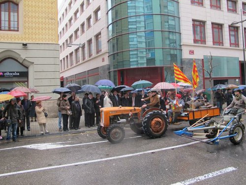 Imatge de la notícia Les carrosses dels Tres Tombs desfilen pels carrers de la ciutat