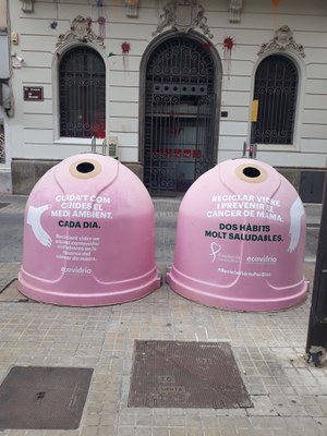 Lleida dona suport a la campanya solidària "Recicla vidre per elles" amb motiu del Dia Mundial del Càncer de Mama 