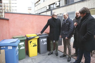 Lleida implanta la recollida comercial porta a porta a grans productors