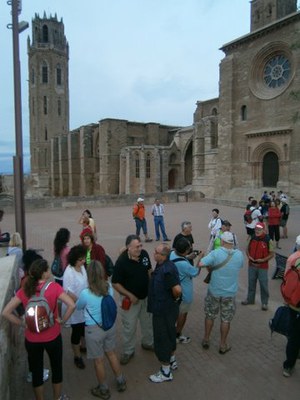 Més de cent participants en la Caminada a trenc d'alba, que recorda el centenari del primer vol a Lleida