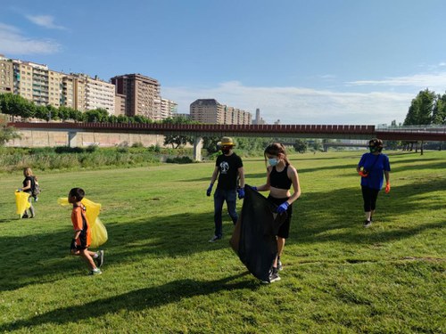 Imatge de la notícia Neteja i recollida de brossa a la canalització del Segre 