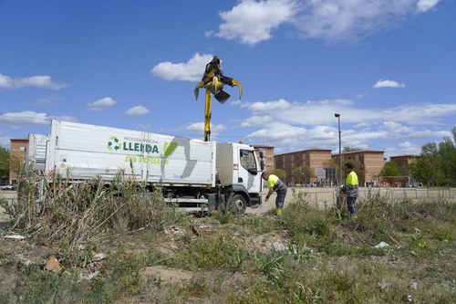 Imatge de la notícia Neteja intensiva dels solars al costat del carrer Ferran el Catòlic