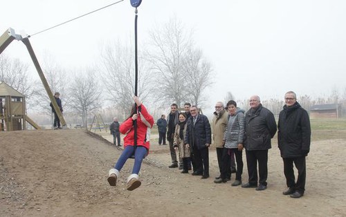 Imatge de la notícia Nova tirolina de 30 metres al parc municipal de la Mitjana
