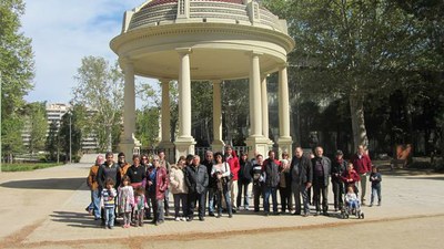 Una ecodescoberta ensenya a reconèixer els arbres plantats a la ciutat 