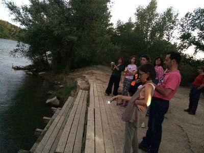 Una vintena de ciutadans s'endinsen en la vida nocturna de la Mitjana